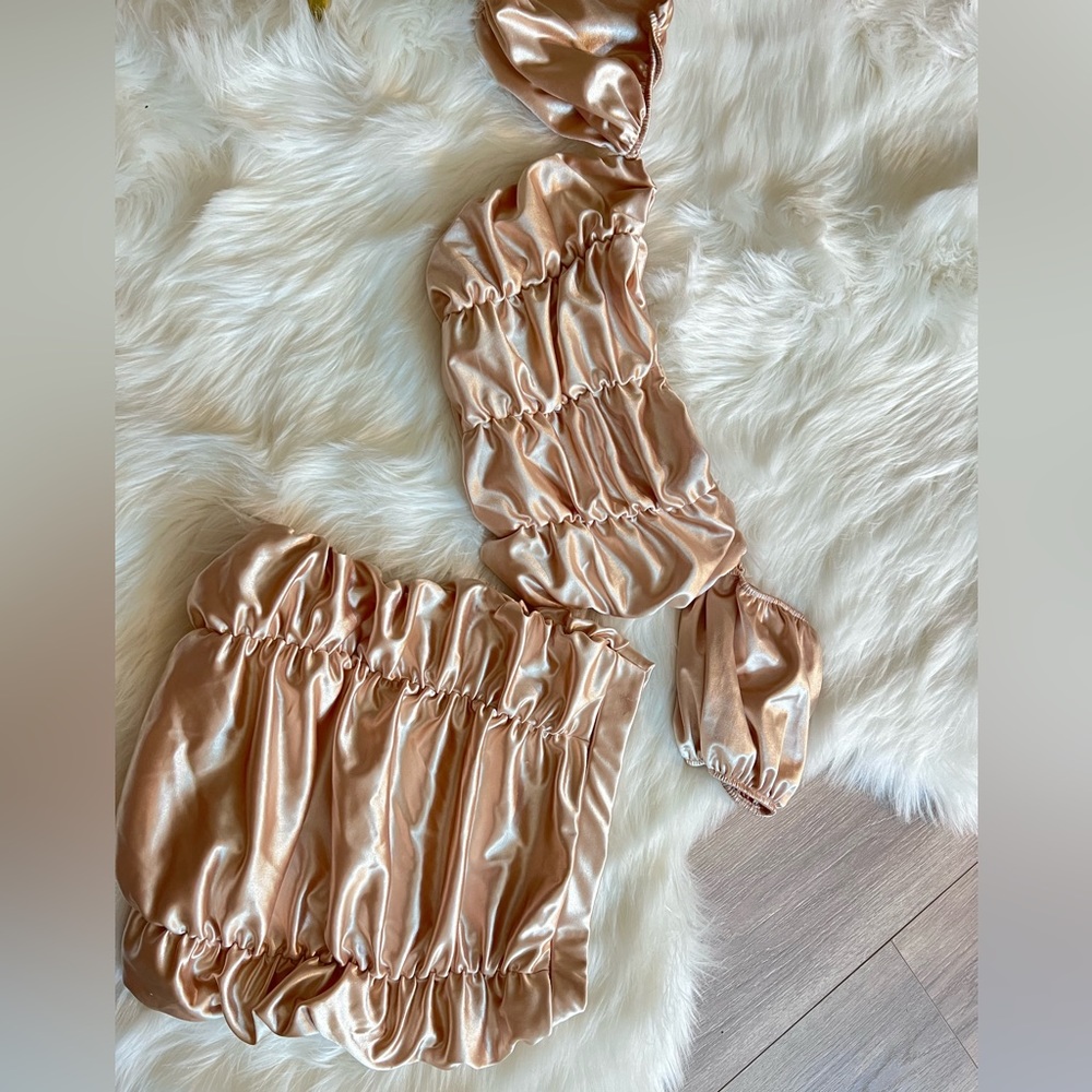 Gold set perfect for night out